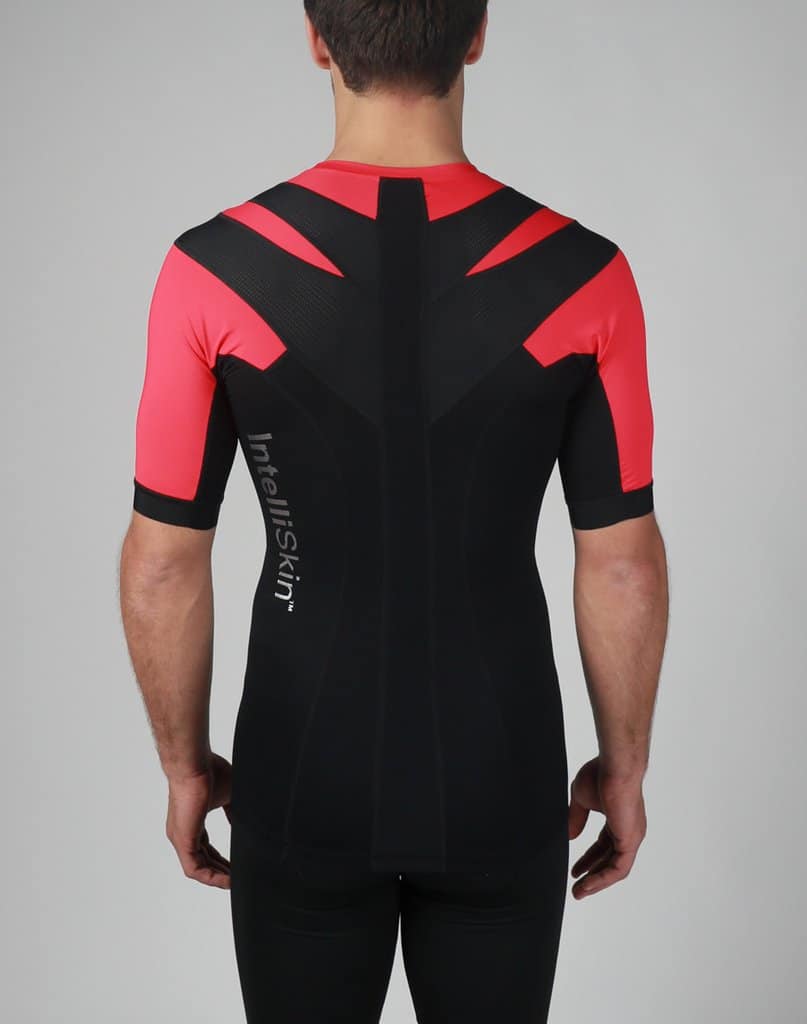 Intelliskin holdningskorrigerende t-shirt - Foundation 3.0 i Fire (rød) set bagfra i studio