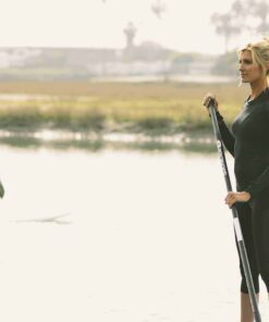 Paddleboarder i womens Intelliskin LS 20 i sort set fra siden